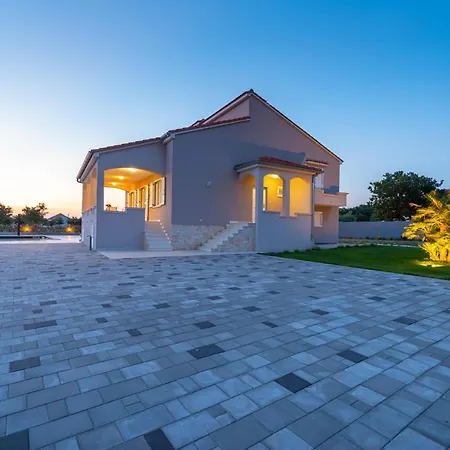 Dalmatia Bei Feriehus *