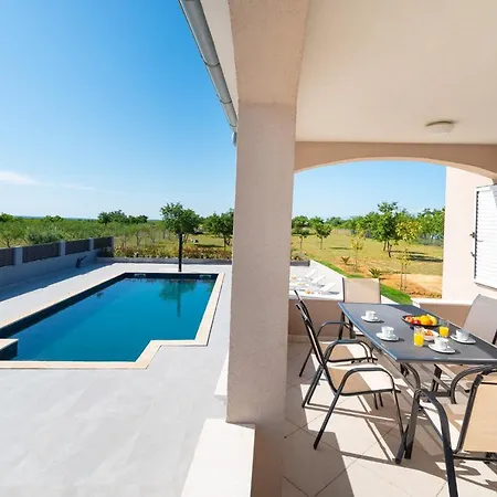 Dalmatia Bei Дом отдыха